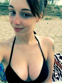 Ariel Rebel flashes for
